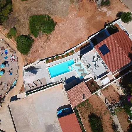 Sunlit Shores With Pool, Gym And Sauna - Three Bedroom With Pool *