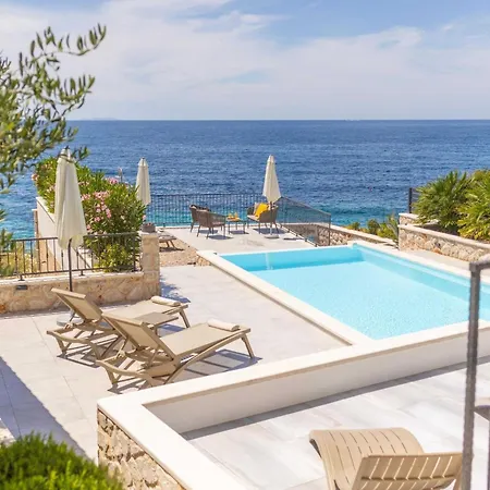 Sunlit Shores With Pool, Gym And Sauna - Three Bedroom With Pool Jelsa (Hvar)