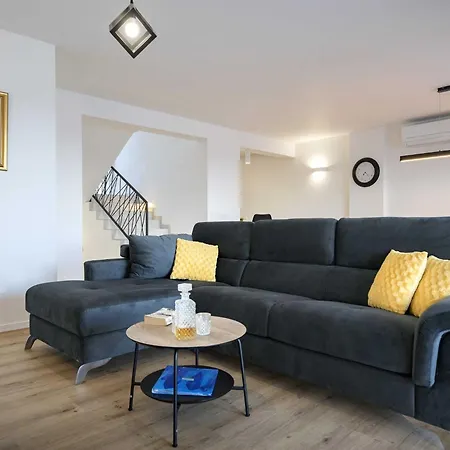 Villa Sunlit Shores With Pool, Gym And Sauna - Three Bedroom With Pool *