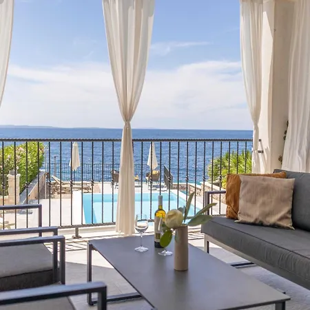 Sunlit Shores With Pool, Gym And Sauna - Three Bedroom With Pool