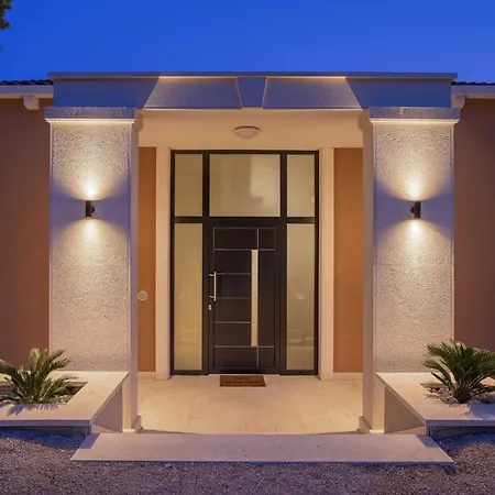 Sunlit Shores With Pool, Gym And Sauna - Three Bedroom With Pool Villa