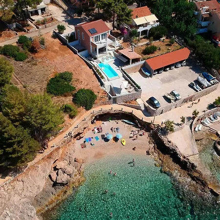 Sunlit Shores With Pool, Gym And Sauna - Three Bedroom With Pool *