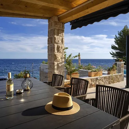 Sunlit Shores With Pool, Gym And Sauna - Three Bedroom With Pool * Jelsa (Hvar)