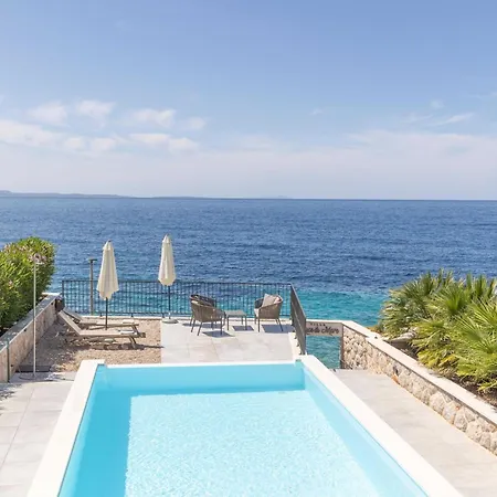 Sunlit Shores With Pool, Gym And Sauna - Three Bedroom With Pool