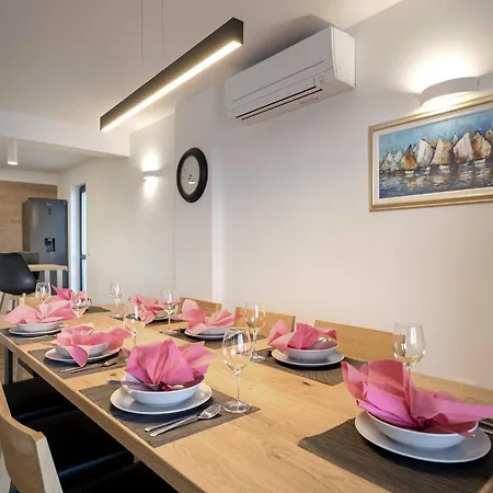 Sunlit Shores With Pool, Gym And Sauna - Three Bedroom With Pool