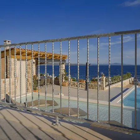 Villa Sunlit Shores With Pool, Gym And Sauna - Three Bedroom With Pool Jelsa (Hvar)