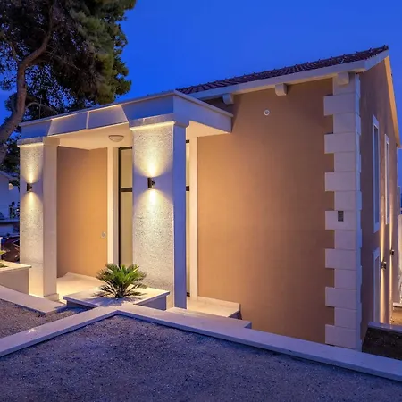 Sunlit Shores With Pool, Gym And Sauna - Three Bedroom With Pool Villa Jelsa (Hvar)