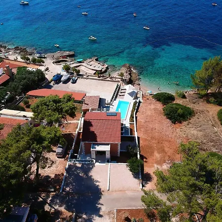 Sunlit Shores With Pool, Gym And Sauna - Three Bedroom With Pool Jelsa (Hvar)